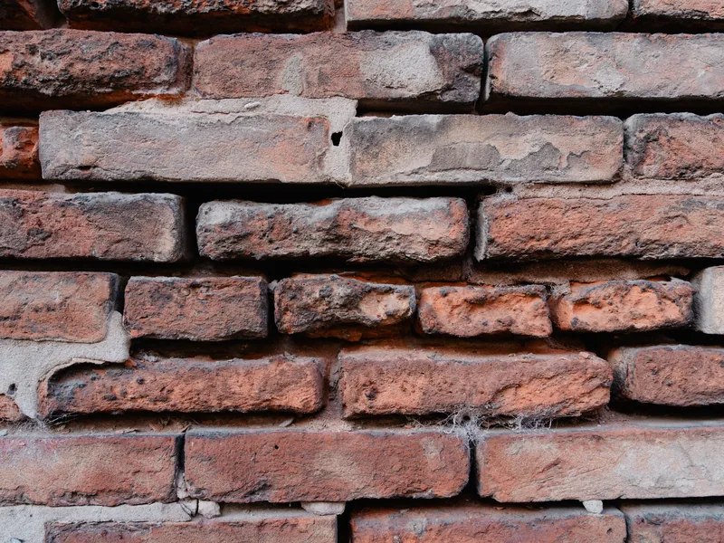 Façade et maçonnerie de soubassement d'une maison — Amiens